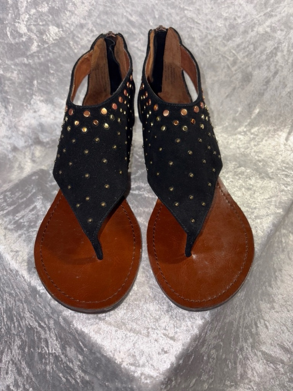 NWT Steve Madden Studded Wedge Thong Sandals Black Cognac Boho 8 EUC